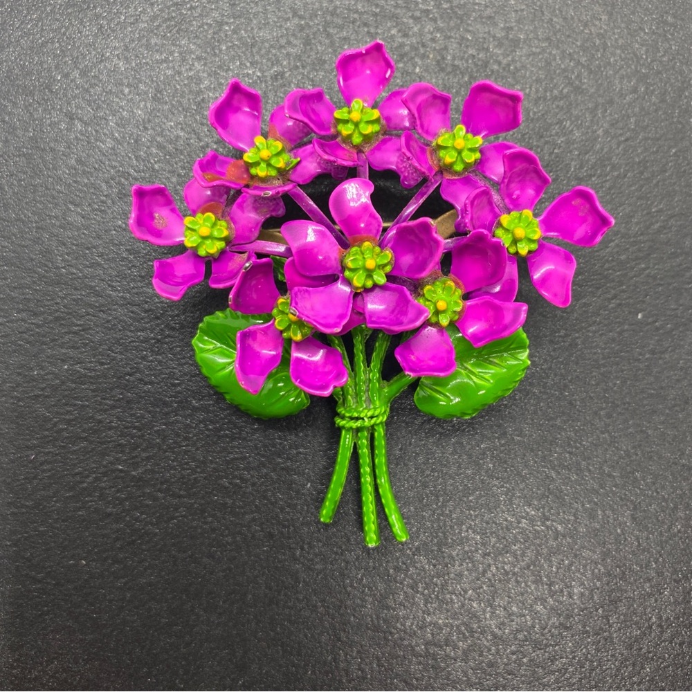 Vintage Enamel Layered Women’s Brooch in Purple (Fuchsia) and Green. J04230224